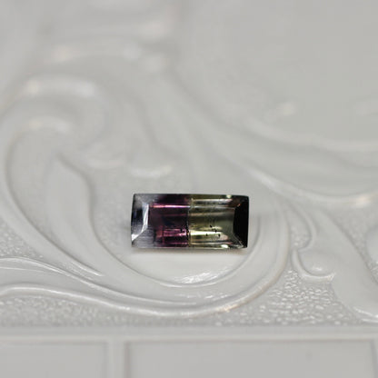 スクエアカット パーティーカラード トルマリン 0.73ct  7.7mm×3.4mm×2.2mm【MJ2575】