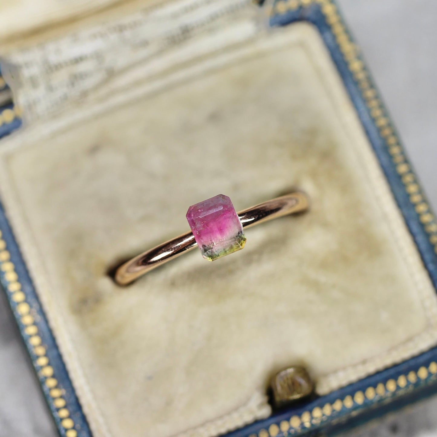 パーティーカラードトルマリン 0.50ct エメラルドカット 5.1mm×4.1mm×2.7mm【MJ2663】