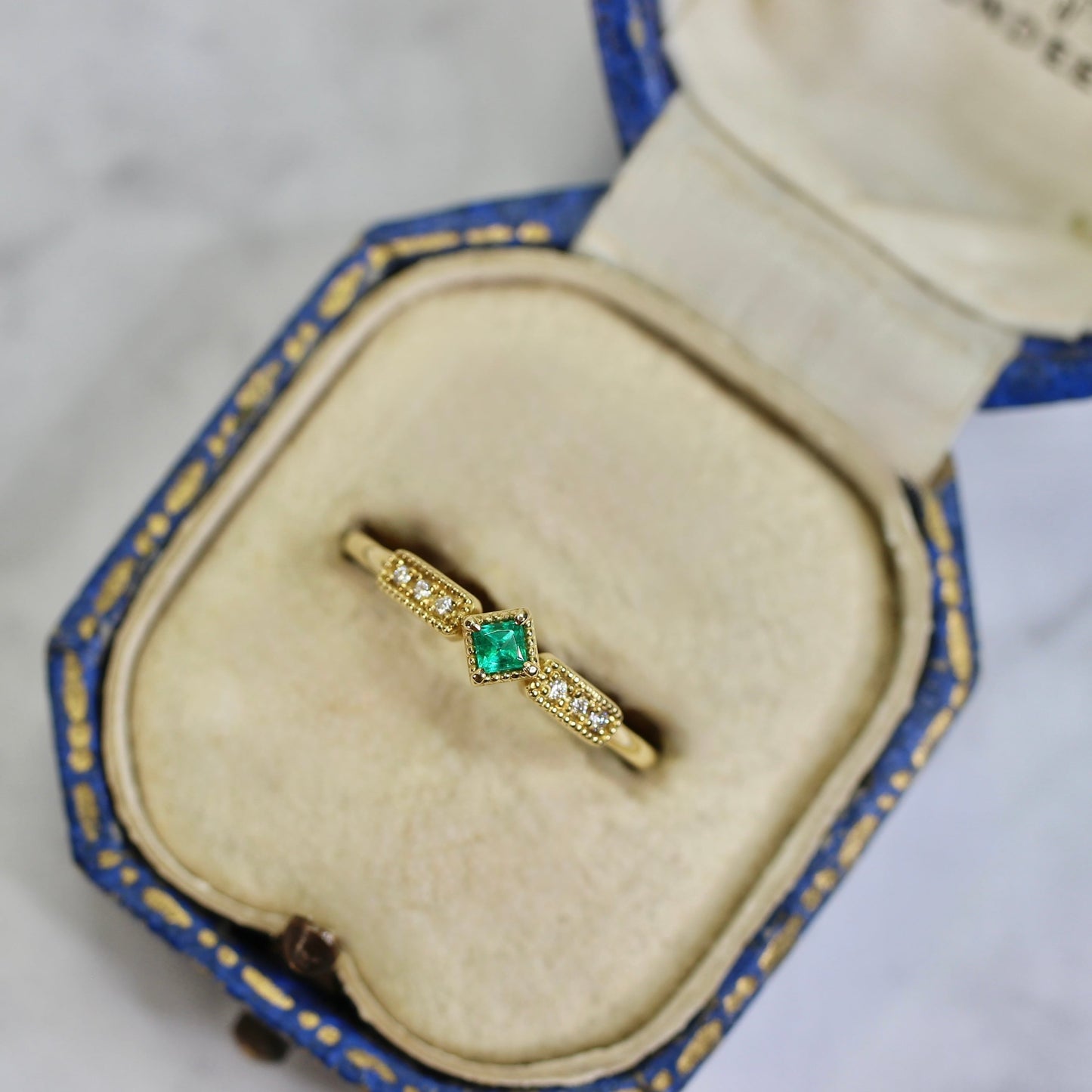 エメラルド 0.07ct ダイヤモンド 計0.03ct プリンセスカット K18YG ミルフレーム×シグナルアーム【MJ2848】