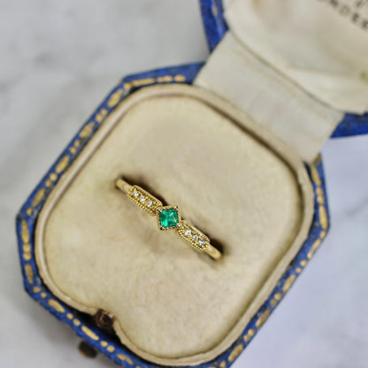 エメラルド 0.07ct ダイヤモンド 計0.03ct プリンセスカット K18YG ミルフレーム×シグナルアーム【MJ2848】