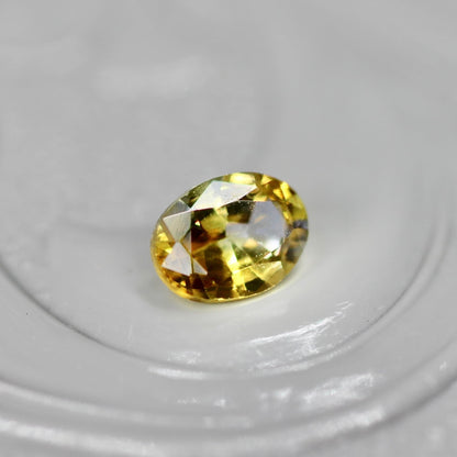 バイカラーサファイア 0.23ct オーバルカット 4.3mm×3.3mm×2.2mm【MJ2559】