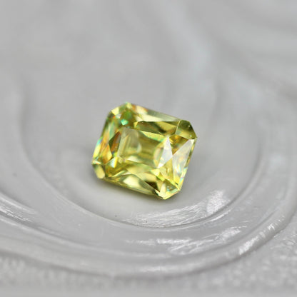 スフェーン 0.45ct ラディアントミックスカット 4.2mm×3.5mm×2.4mm【MJ2726】