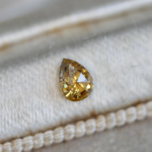 ペアシェイプカット ナチュラルダイヤモンド 0.225ct 4.2mm×3.1mm-1.7mm 【MJ2476】