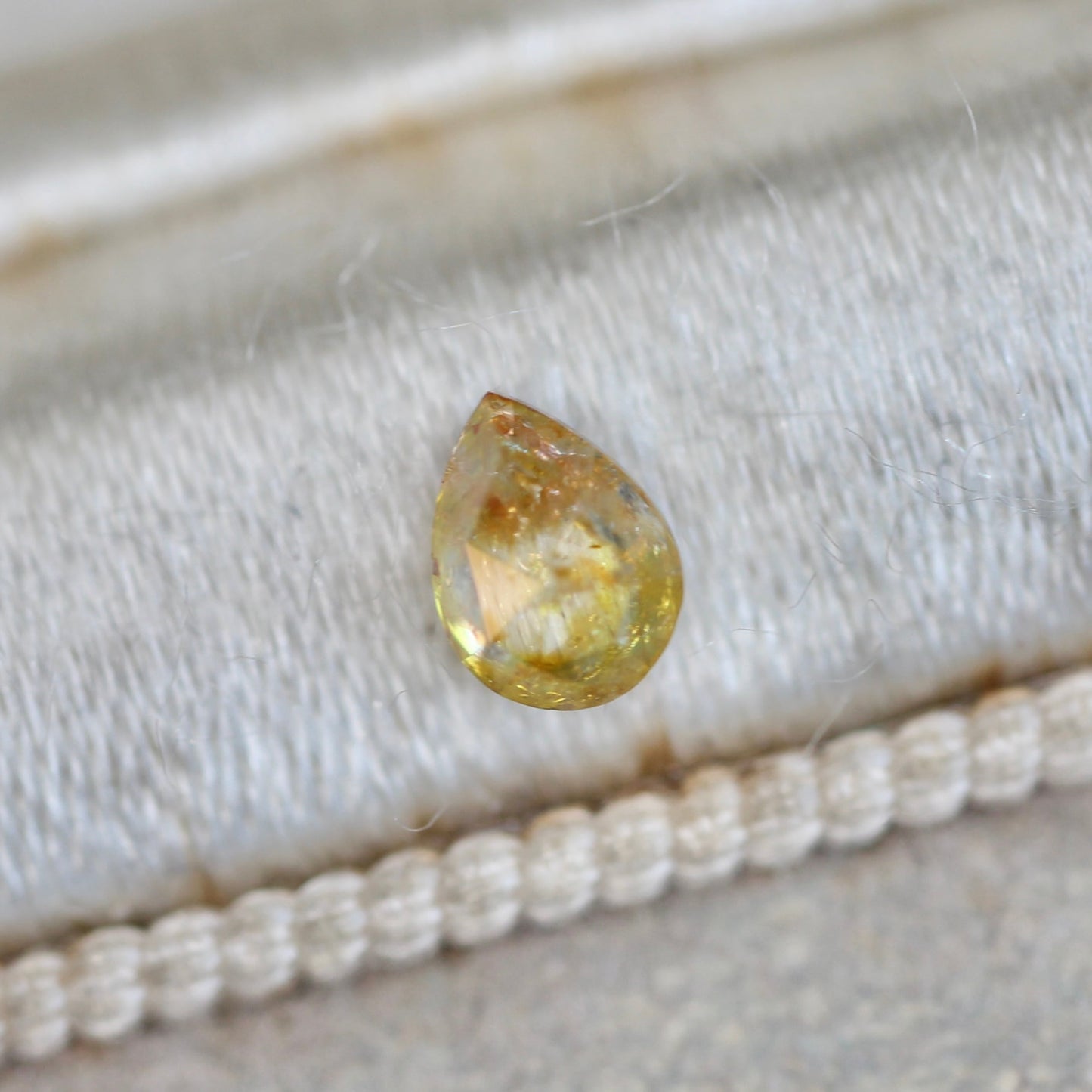 ペアシェイプカット ナチュラルダイヤモンド 0.230ct 4.2mm×3.2mm-1.9mm 【MJ2477】