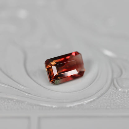 エメラルドカット バイカラーラブラドライト 0.54ct 3.7mm×5.7mm-2.7mm 【MJ2509】