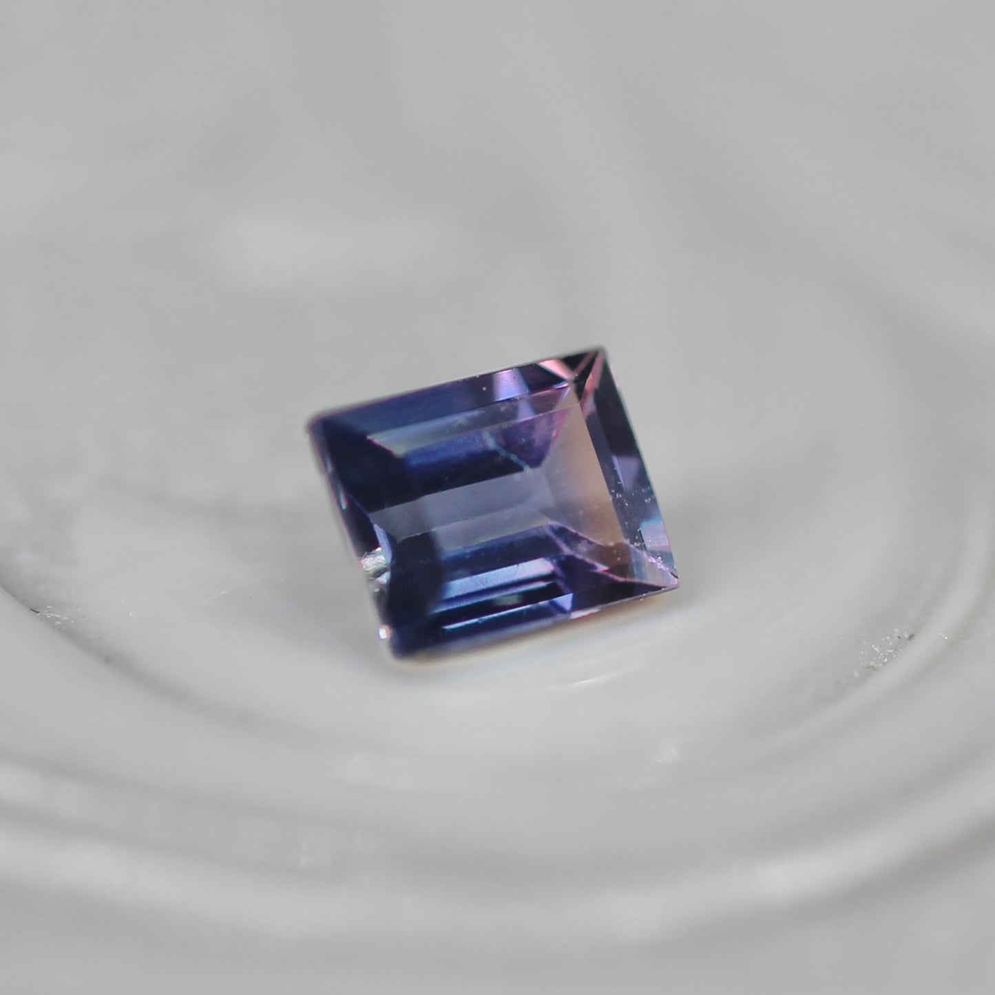 バイカラーサファイア 0.22ct スクエアカット 3.9mm×3.0mm×2.0mm【MJ2706】