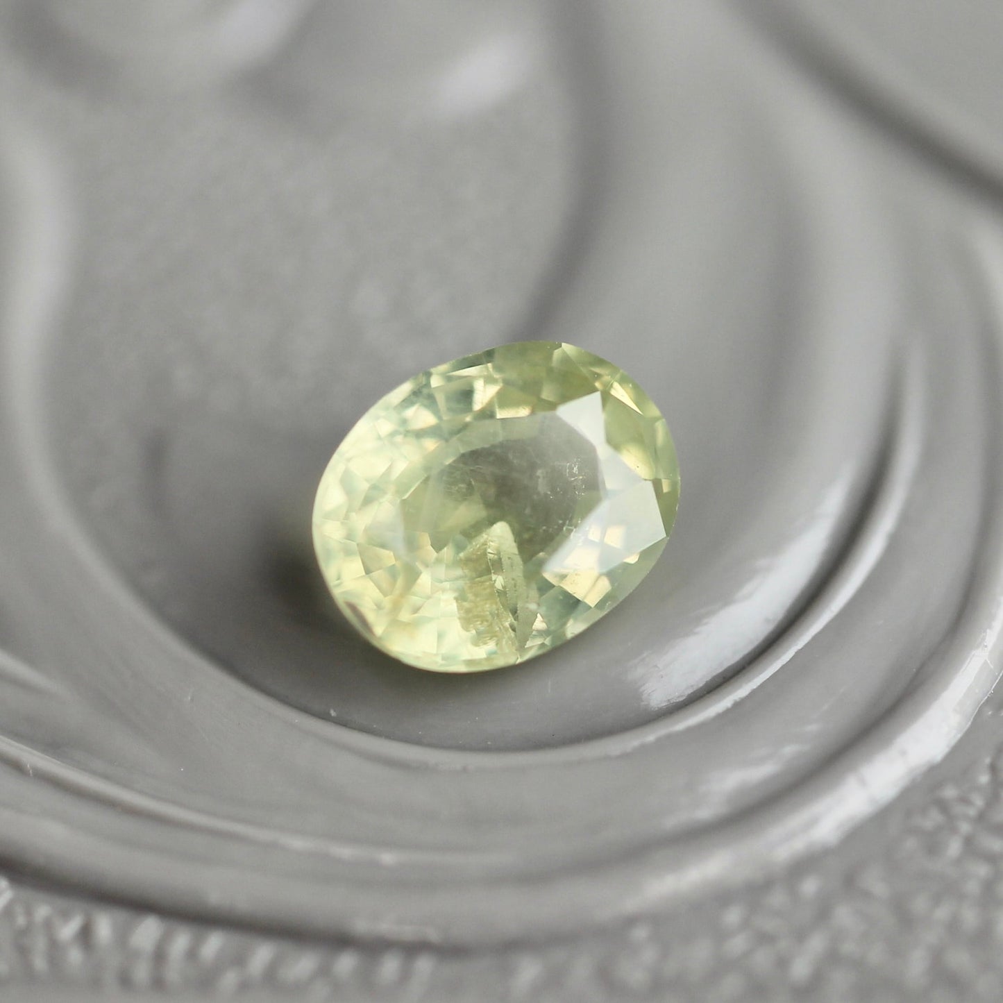 非加熱サファイア 0.44ct 5mm×4mm オーバルカット 【MJ2435】