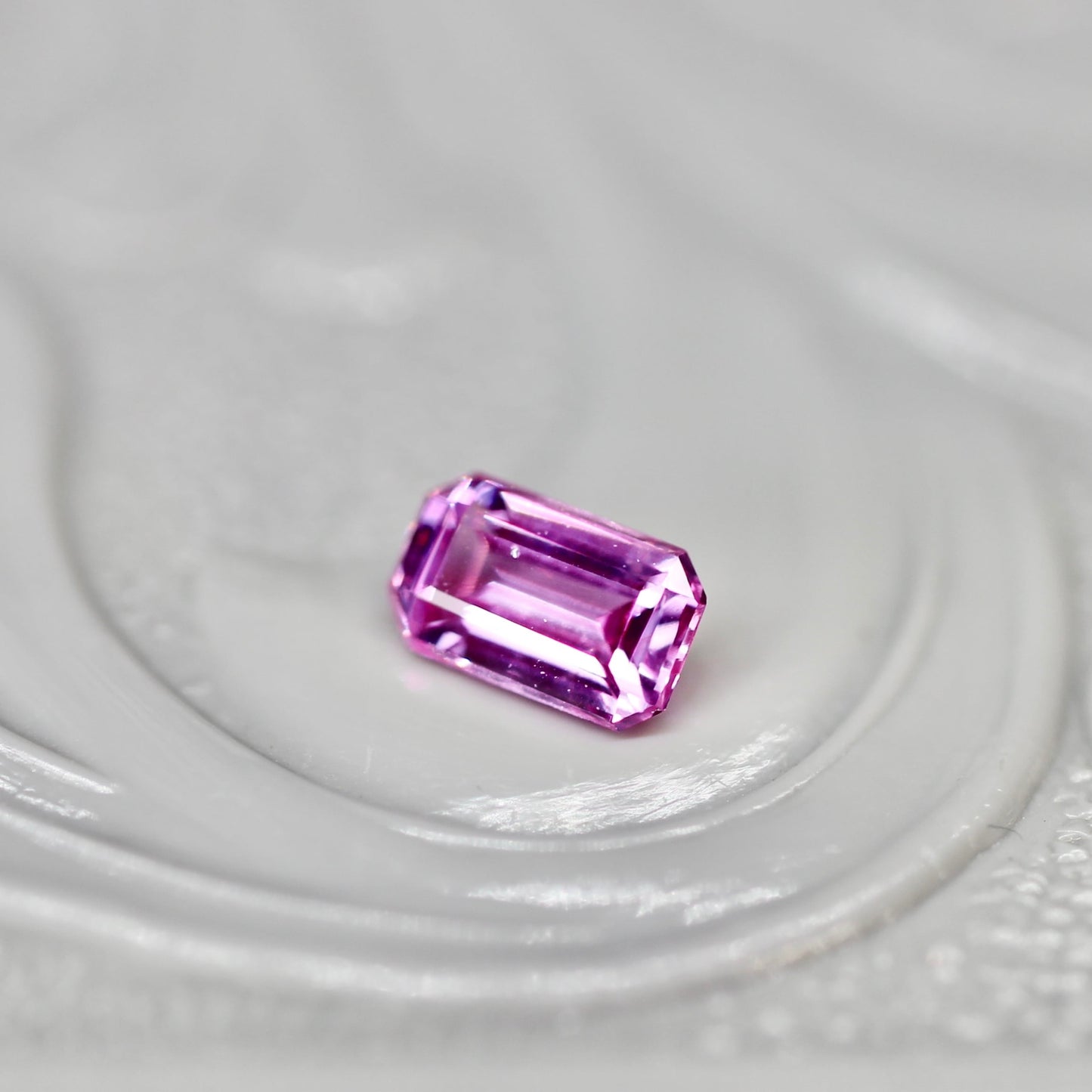 エメラルドカット パパラチアサファイア 0.202ct  3.9mm×2.4mm×1.3mm【MJ2581】