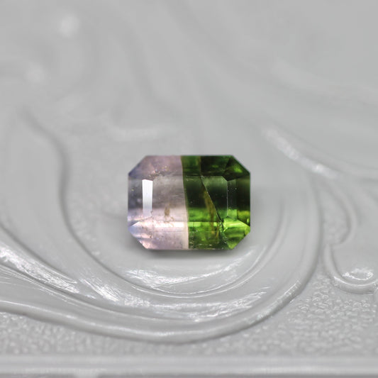 バイカラートルマリン 0.93ct エメラルドカット 6.6mm×5.1mm×3.2mm【MJ2657】
