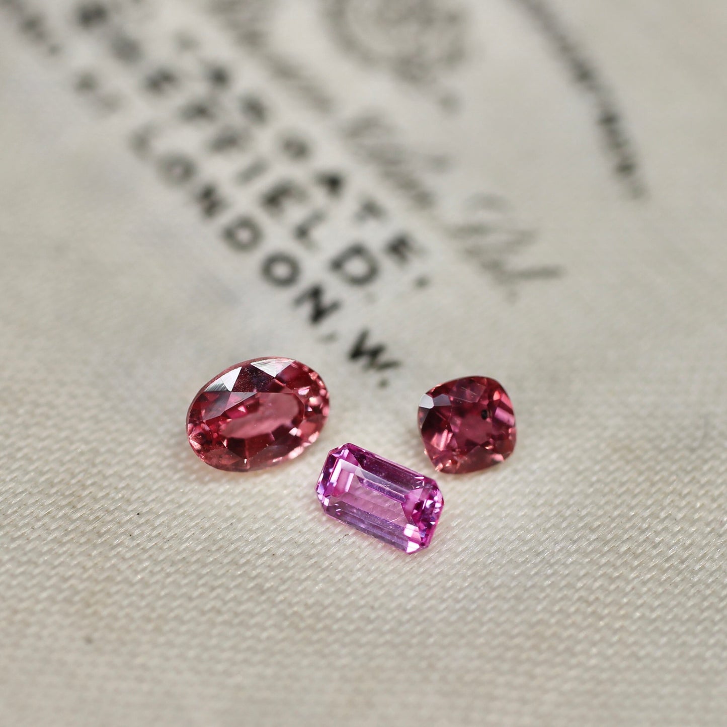 クッションカット パパラチアサファイア 0.166ct  2.8mm×2.8mm×1.6mm【MJ2582】