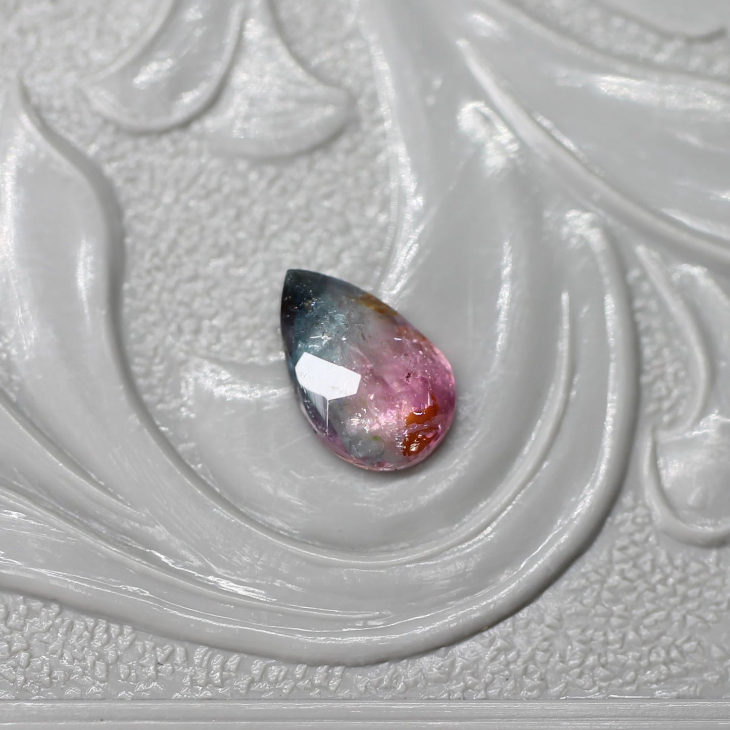 ペアシェイプ パーティーカラード トルマリン 0.34ct  5.7mm×3.6mm×1.9mm【MJ2572】