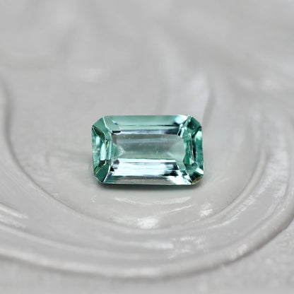 パライバカラーベリル 0.27ct エメラルドカット 5.2mm×3.3mm×2.5mm【MJ2716】