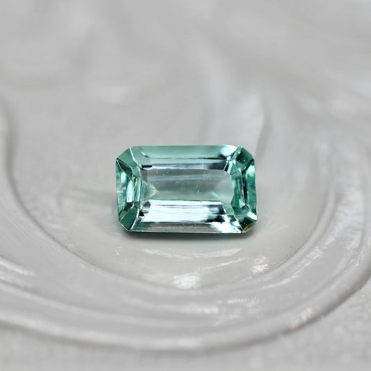 パライバカラーベリル 0.27ct エメラルドカット 5.2mm×3.3mm×2.5mm【MJ2716】