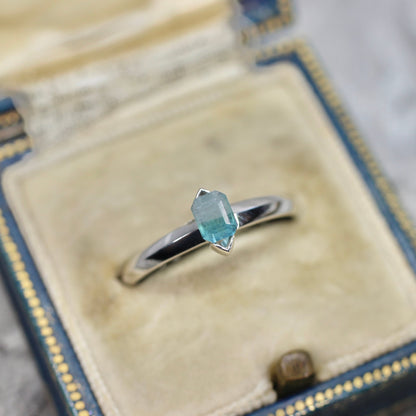 エメラルドカット バイカラートルマリン 0.40ct 4.1mm×3.1mm-2.6mm 【MJ2516】