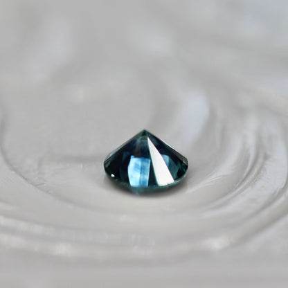 モンタナサファイア 0.25ct ラウンドカット 3.8mm×3.8mm×2.5mm アメリカ・モンタナ州産 風信子【MJ2597】