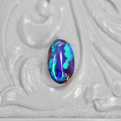 ブラックオパール 0.70ct オーバルカボションカット 7.0mm×4.5mm×2.8mm【MJ2649】