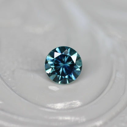 モンタナサファイア 0.25ct ラウンドカット 3.8mm×3.8mm×2.5mm アメリカ・モンタナ州産 風信子【MJ2597】