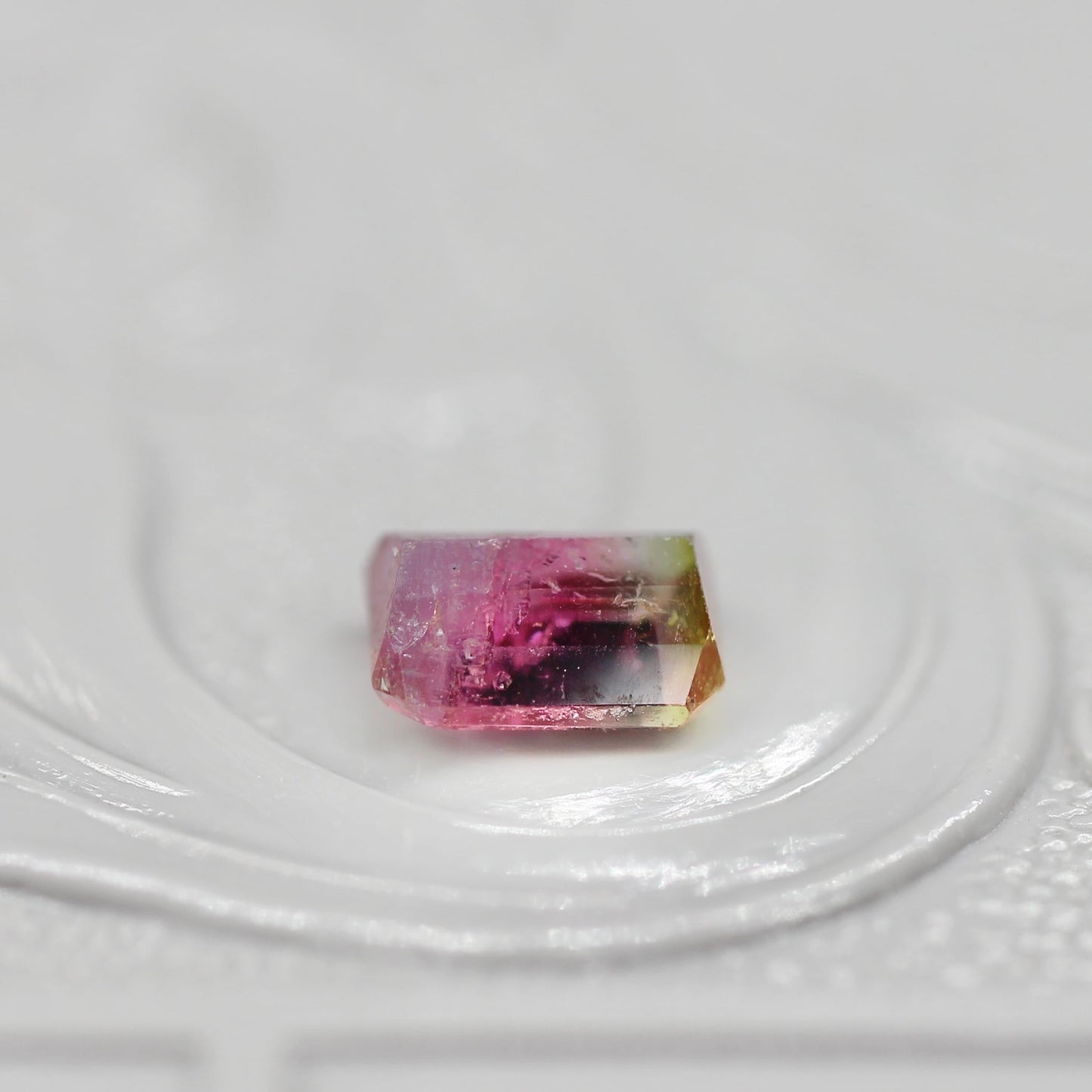 パーティーカラードトルマリン 0.50ct エメラルドカット 5.1mm×4.1mm×2.7mm【MJ2663】