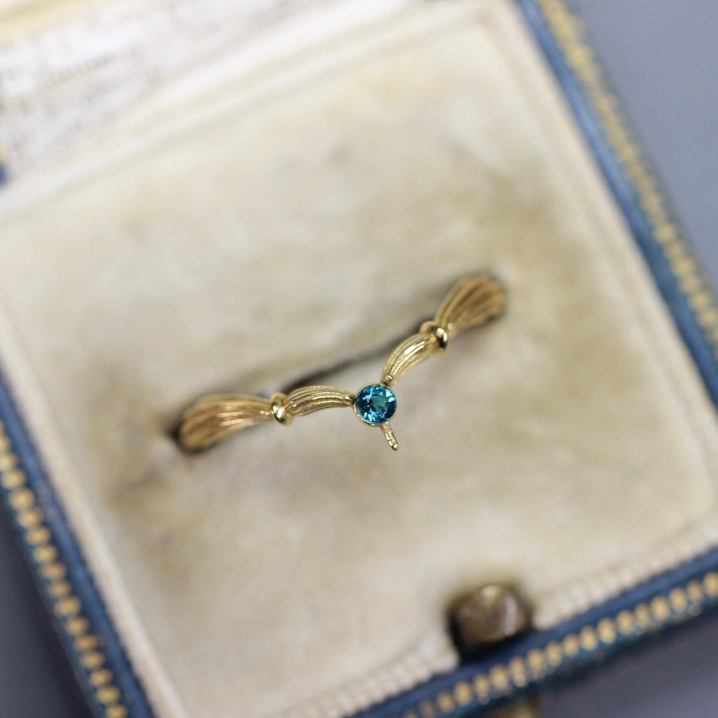 グランディディエライト 0.05ct ラウンドカット 2.3mm×2.3mm×1.8mm【MJ2694】