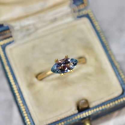 バイカラーゾイサイト 1.10ct マーキスカット 5.1mm×9.9mm×3.4mm【MJ2594】