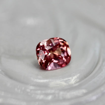 パパラチアサファイア 0.20ct クッションカット 3.5mm×3.0mm×2.2mm ソーティング付き【MJ2745】