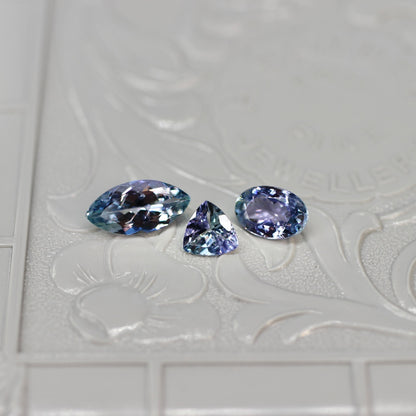 バイカラーゾイサイト 0.75ct オーバルカット 7.1mm×4.9mm×3.1mm【MJ2593】