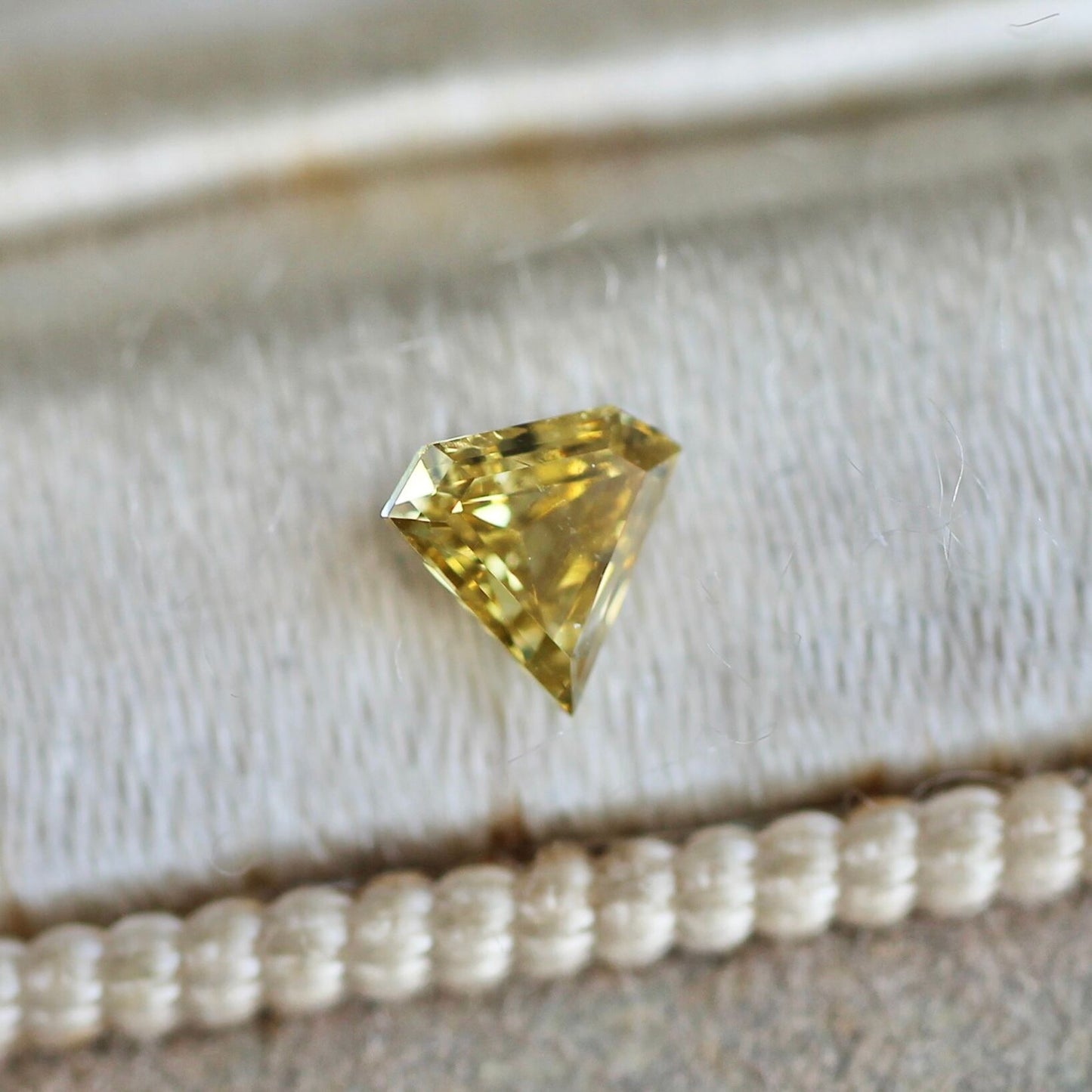 ダイヤカット オリーブブラウンダイヤモンド 0.14ct 3.7mm×3.8mm-1.6mm 【MJ2468】