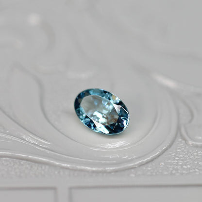 オーバルカット バイカラーゾイサイト 0.48ct  5.8mm×3.8mm×2.1mm 【MJ2527】
