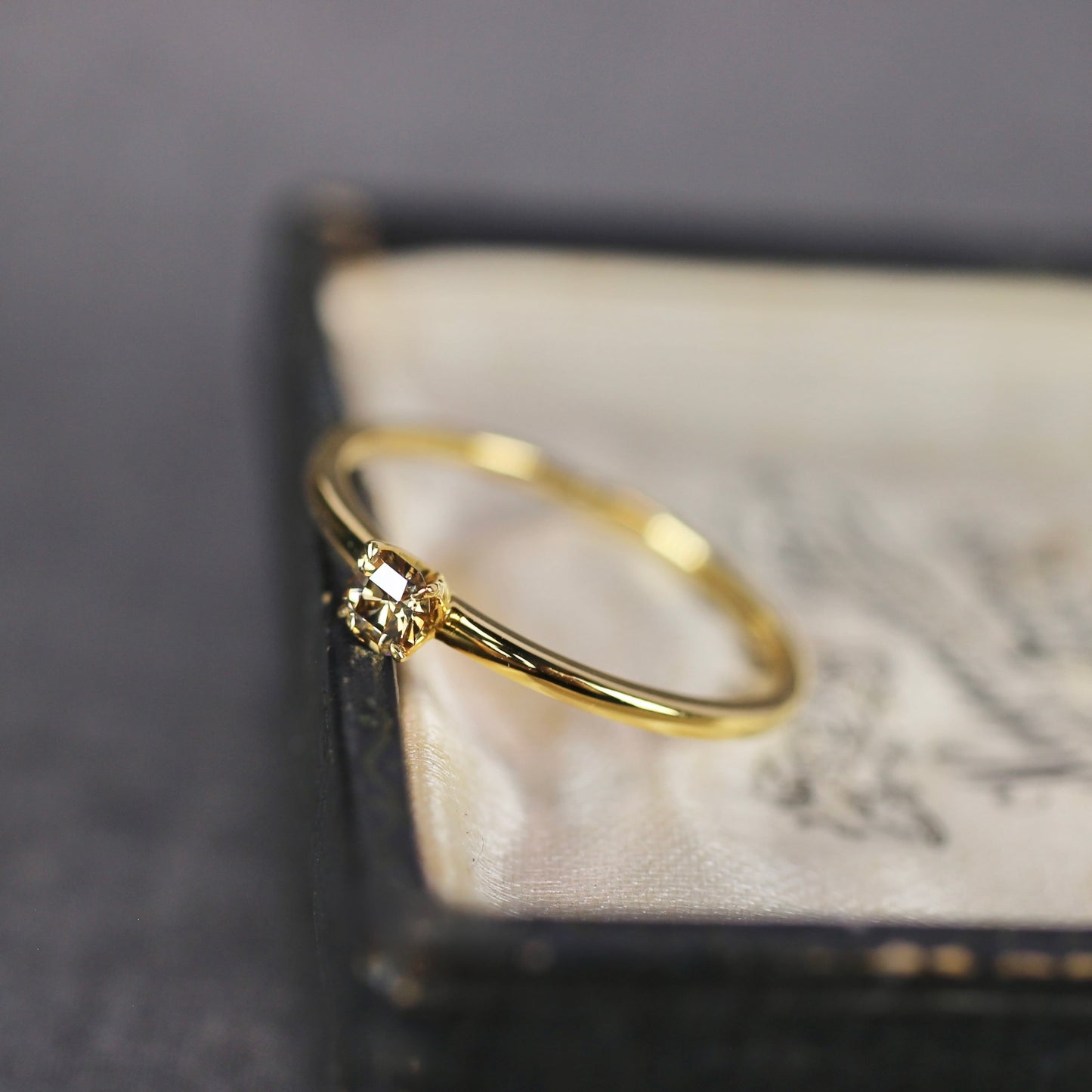 ブラウンダイヤモンド 0.135ct K10YG ラディアントカット 4本爪(立て爪)×プレーン(1mm)アーム【MJ2838】