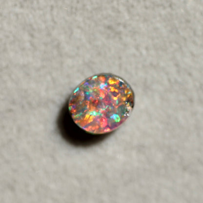 ボルダーオパール 0.38ct オーバルカボションカット 5.2mm×4.6mm×2.0mm【MJ2648】