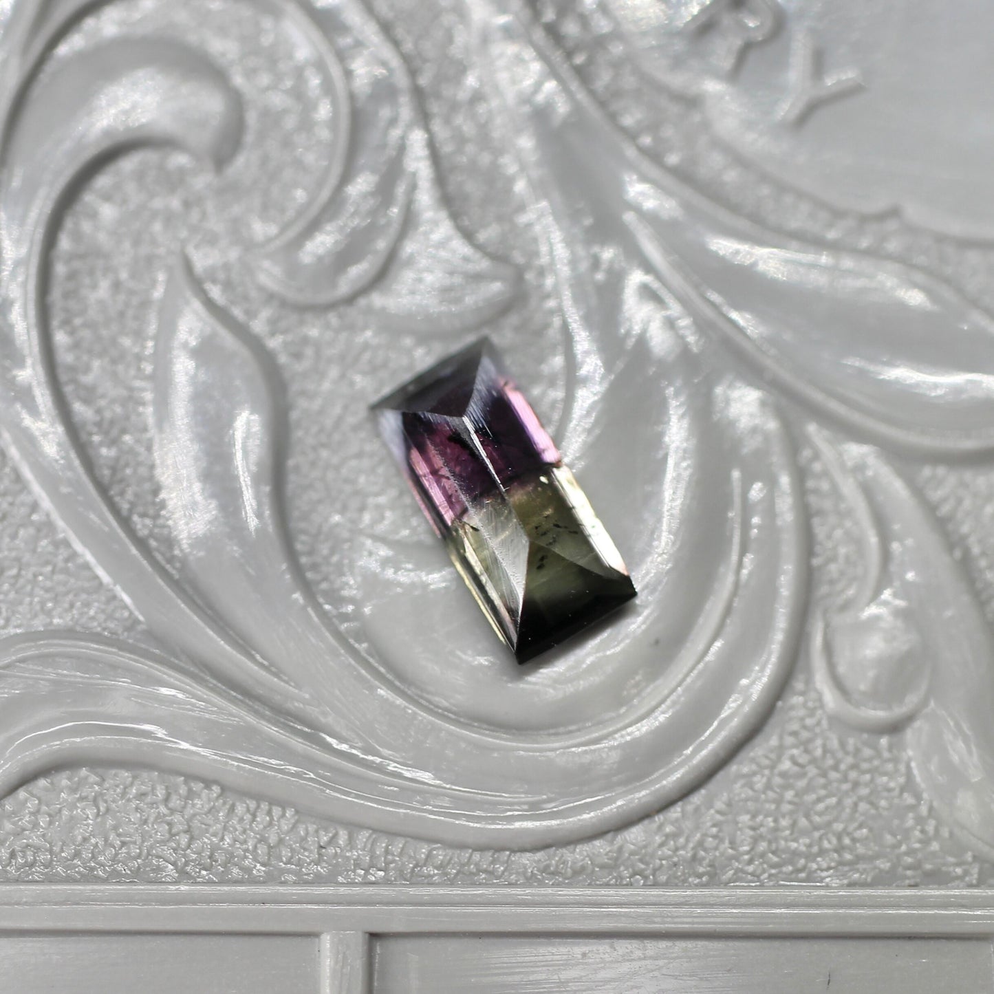 スクエアカット パーティーカラード トルマリン 0.73ct  7.7mm×3.4mm×2.2mm【MJ2575】