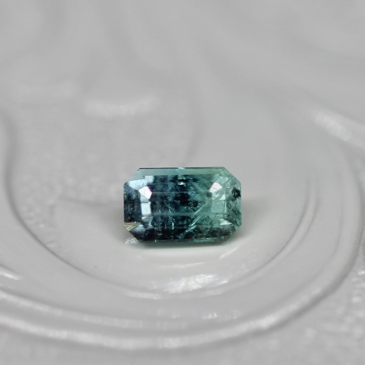バイカラートルマリン 0.27ct エメラルドカット 4.6mm×3.0mm×2.5mm【MJ2666】