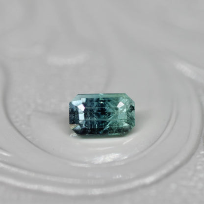 バイカラートルマリン 0.27ct エメラルドカット 4.6mm×3.0mm×2.5mm【MJ2666】