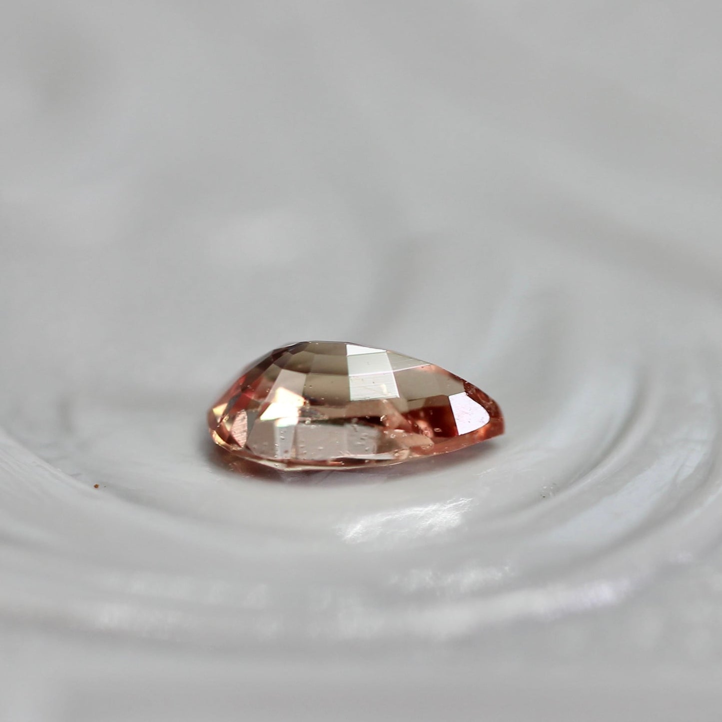 パパラチアサファイア 0.25ct ペアシェイプ 5.0mm×3.0mm×1.9mm ソーティング付き【MJ2743】