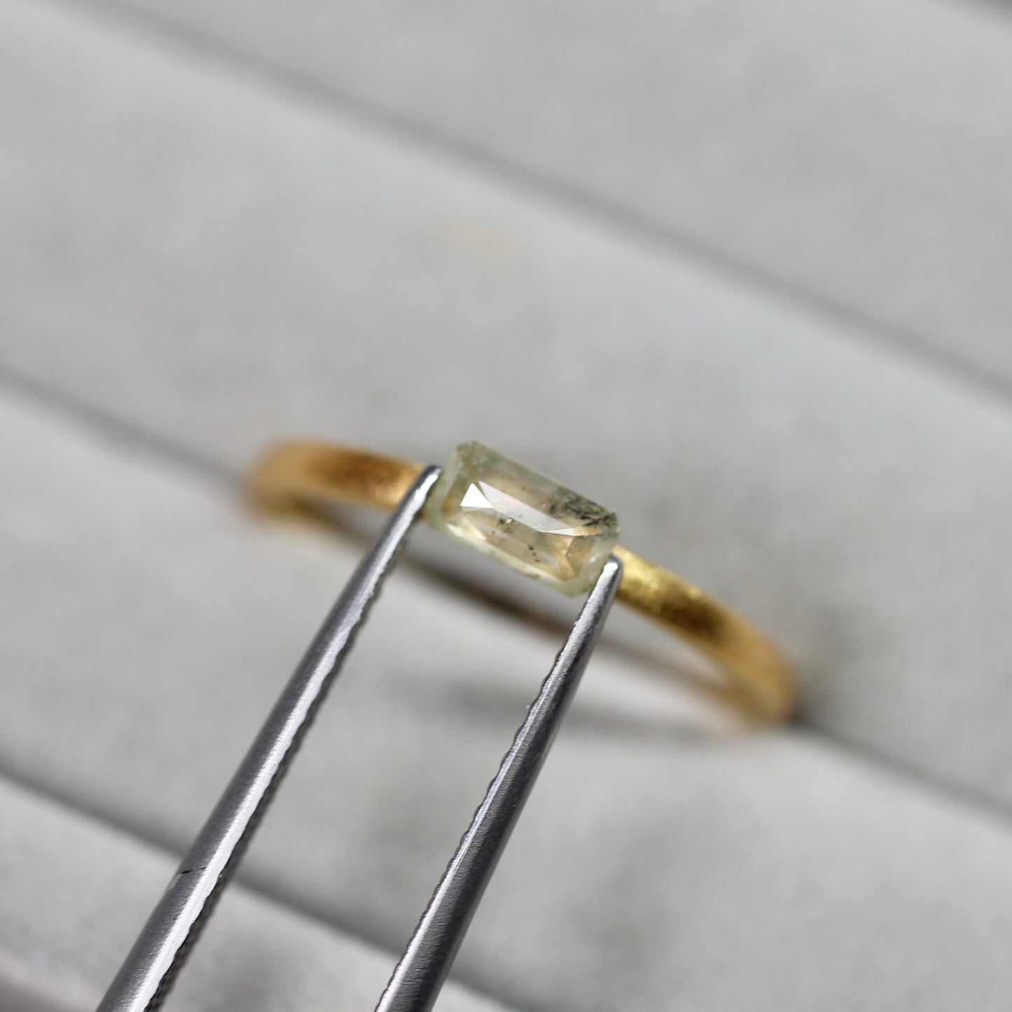 エメラルドローズカット ナチュラルダイヤモンド 0.38ct 5.2mm×2.6mm-1.3mm 【MJ2493】