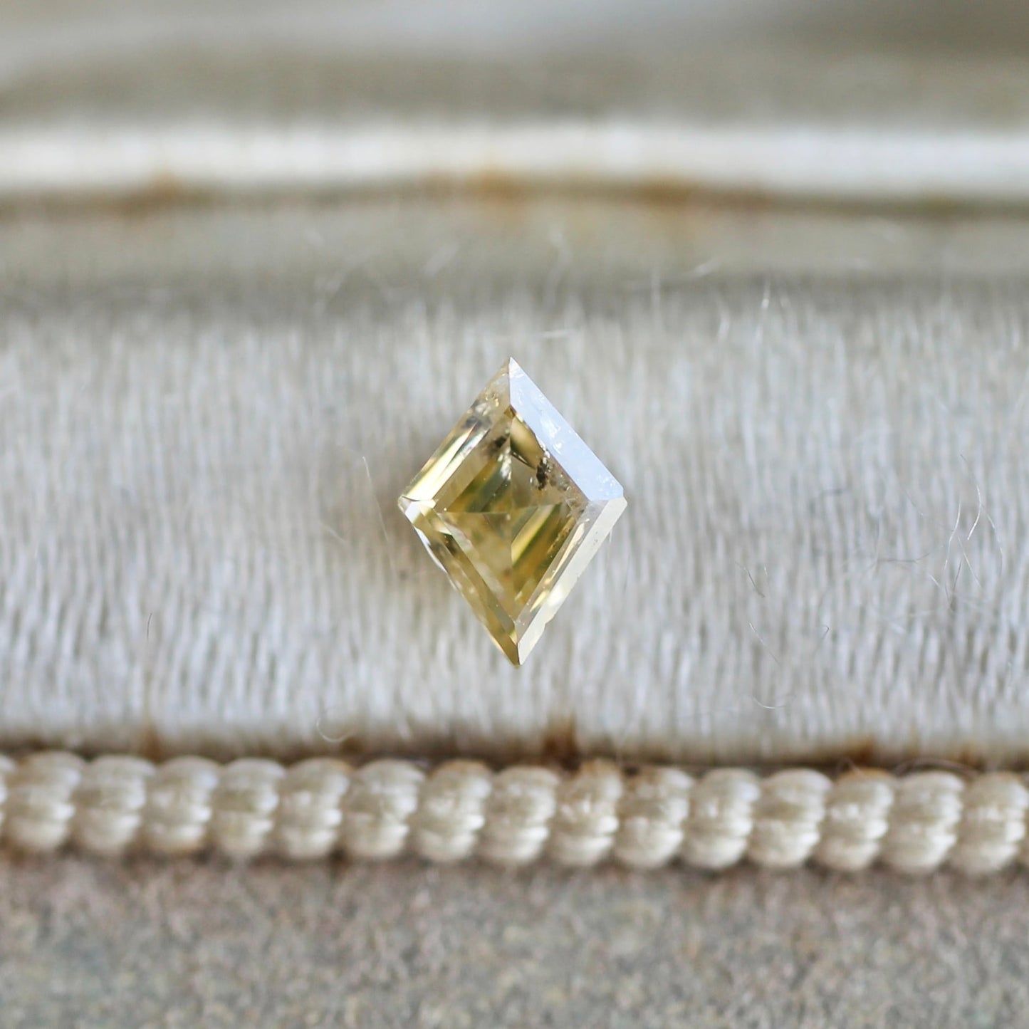 ダイヤカット シャンパンブラウンダイヤモンド 0.15ct 4.6mm×3.4mm-1.6mm 【MJ2469】