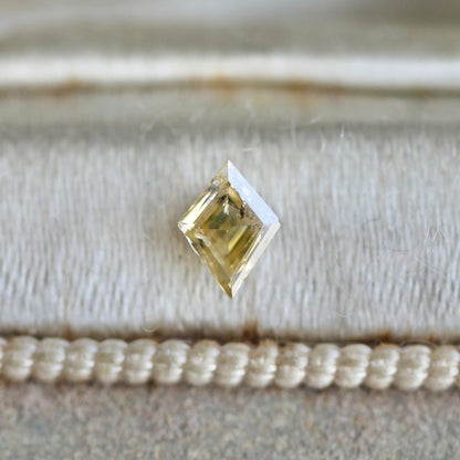 ダイヤカット シャンパンブラウンダイヤモンド 0.15ct 4.6mm×3.4mm-1.6mm 【MJ2469】