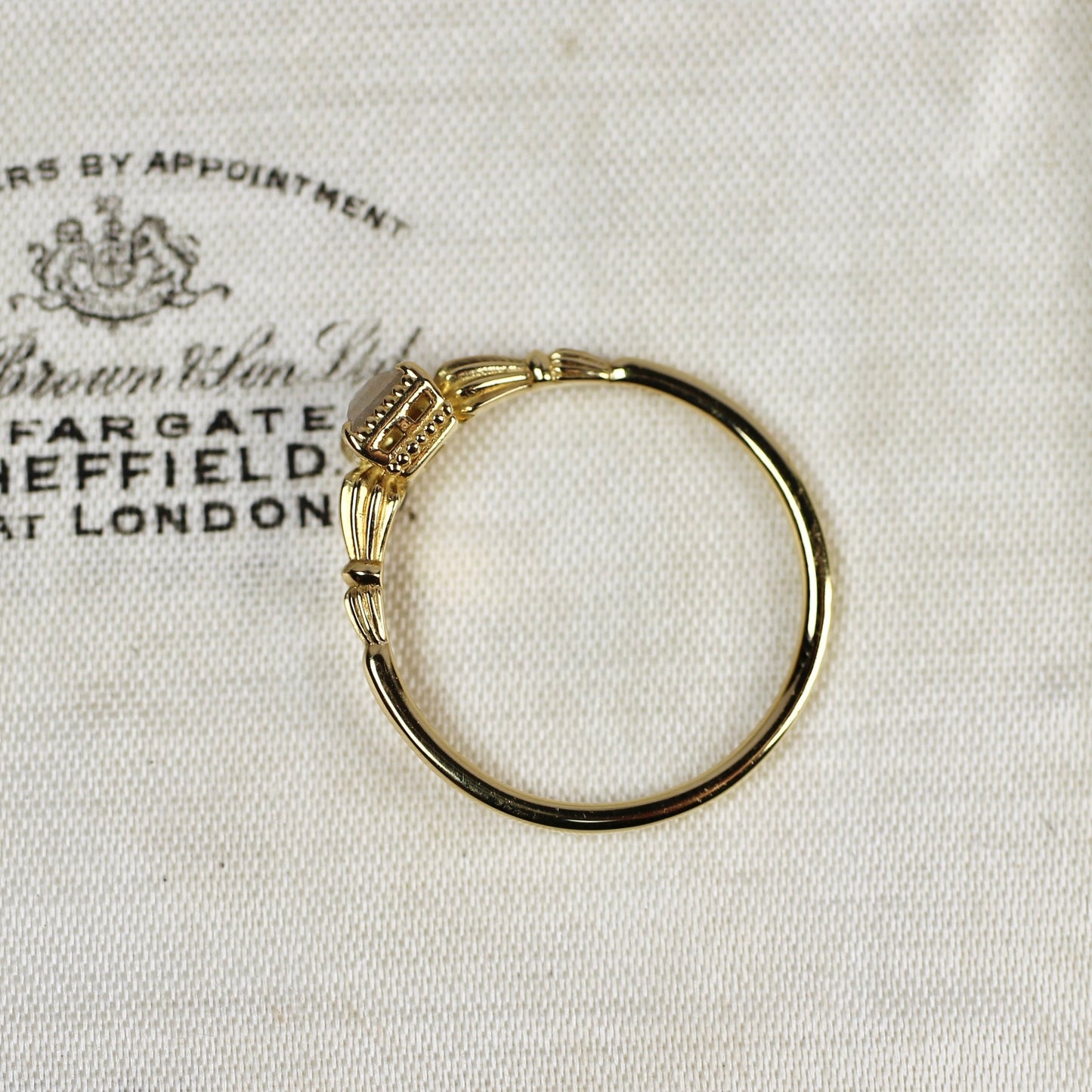 ホワイト系ダイヤモンド 0.14ct K10YG スクエアローズカット ミルフレーム×アンティークアーム【MJ2840】