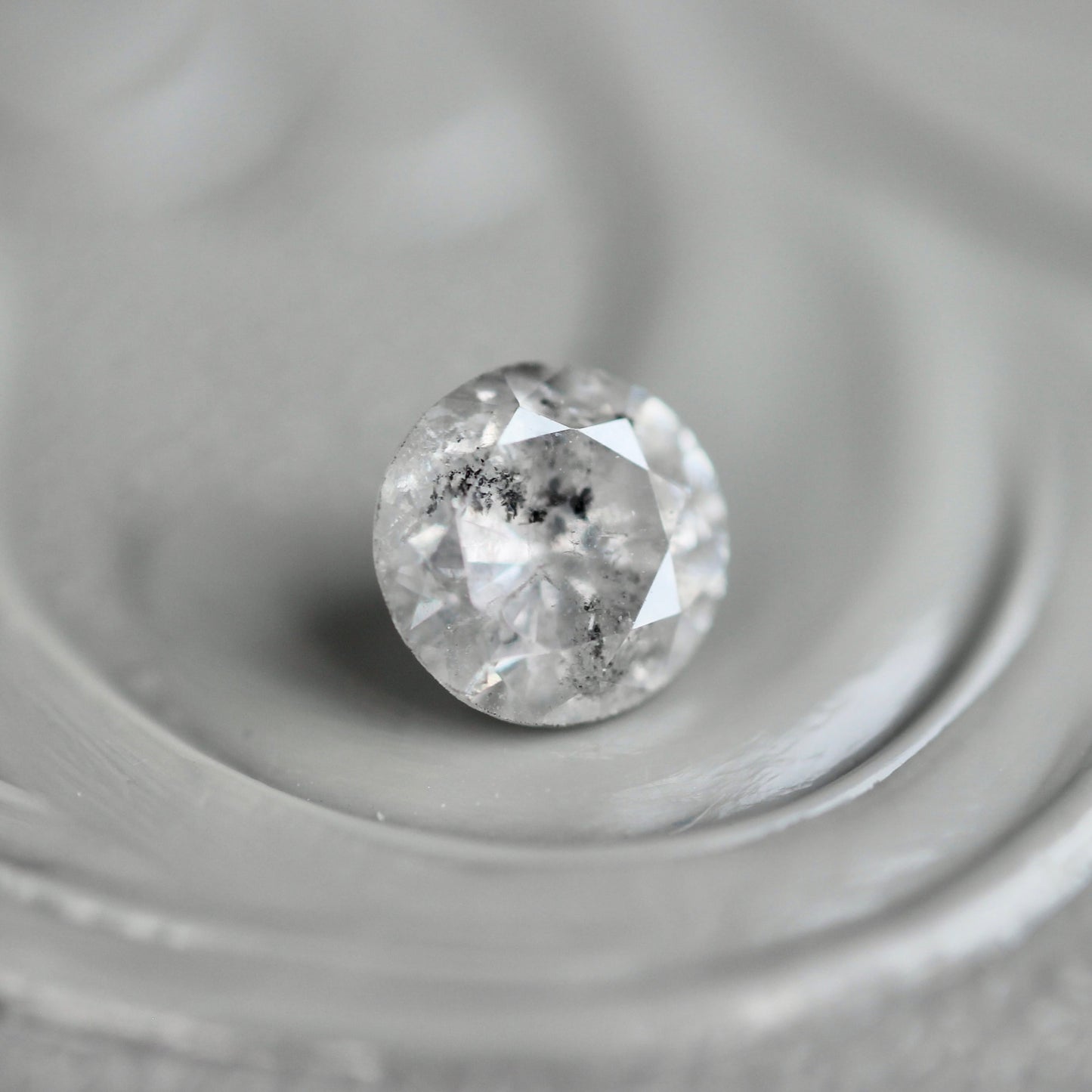 ソルトアンドペッパーダイヤモンド 0.26ct 3.8mm 【MJ2443】
