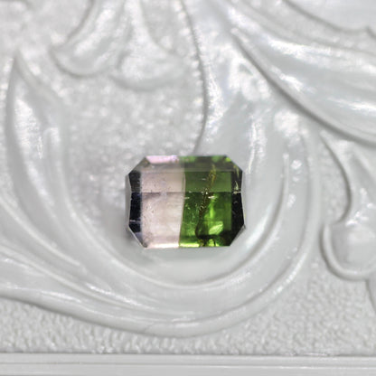 バイカラートルマリン 0.93ct エメラルドカット 6.6mm×5.1mm×3.2mm【MJ2657】