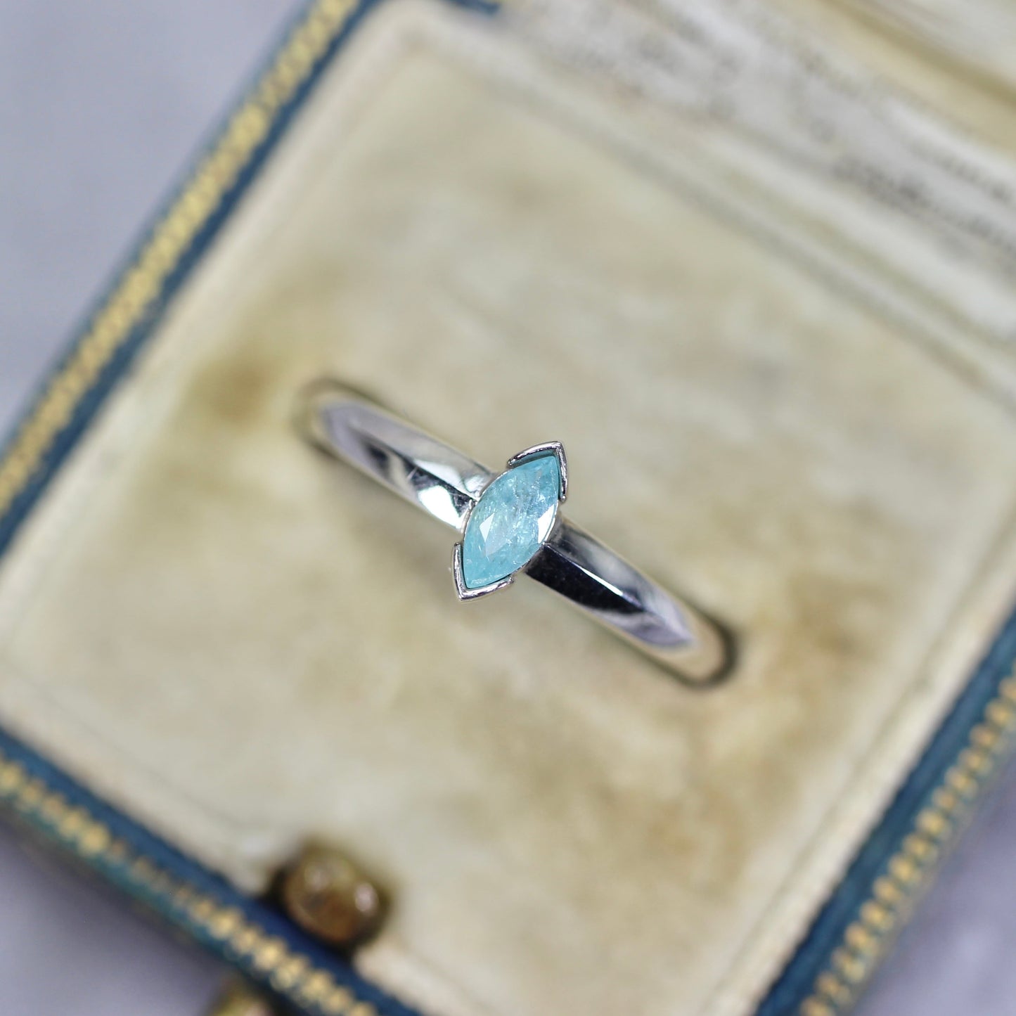 パライバトルマリン モザンビーク産 0.19ct マーキスカット 5.6mm×2.7mm×2.1mm【MJ2741】