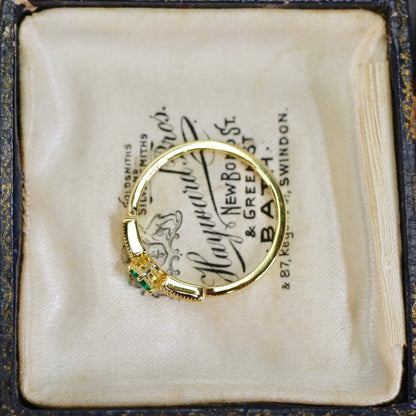 エメラルド 0.07ct ダイヤモンド 計0.03ct プリンセスカット K18YG ミルフレーム×シグナルアーム【MJ2848】