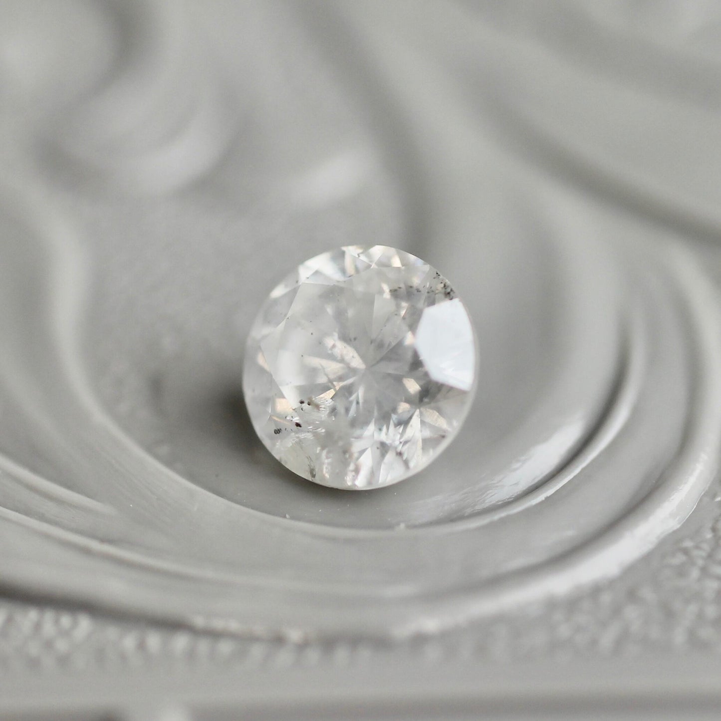 ソルトアンドペッパーダイヤモンド 0.57ct 5.1mm 【MJ2438】