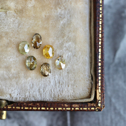 オーバルローズカット オリーブグリーンダイヤモンド 0.23ct 4.4mm×3.3mm-1.5mm 【MJ2472】