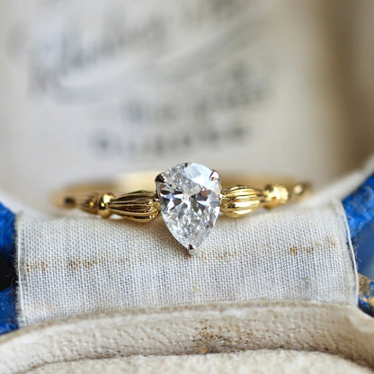 無色ダイヤモンド 0.370ct ペアシェイプカット 爪留め×アンティークアーム リング K18YG Pt900 【MJ2404】