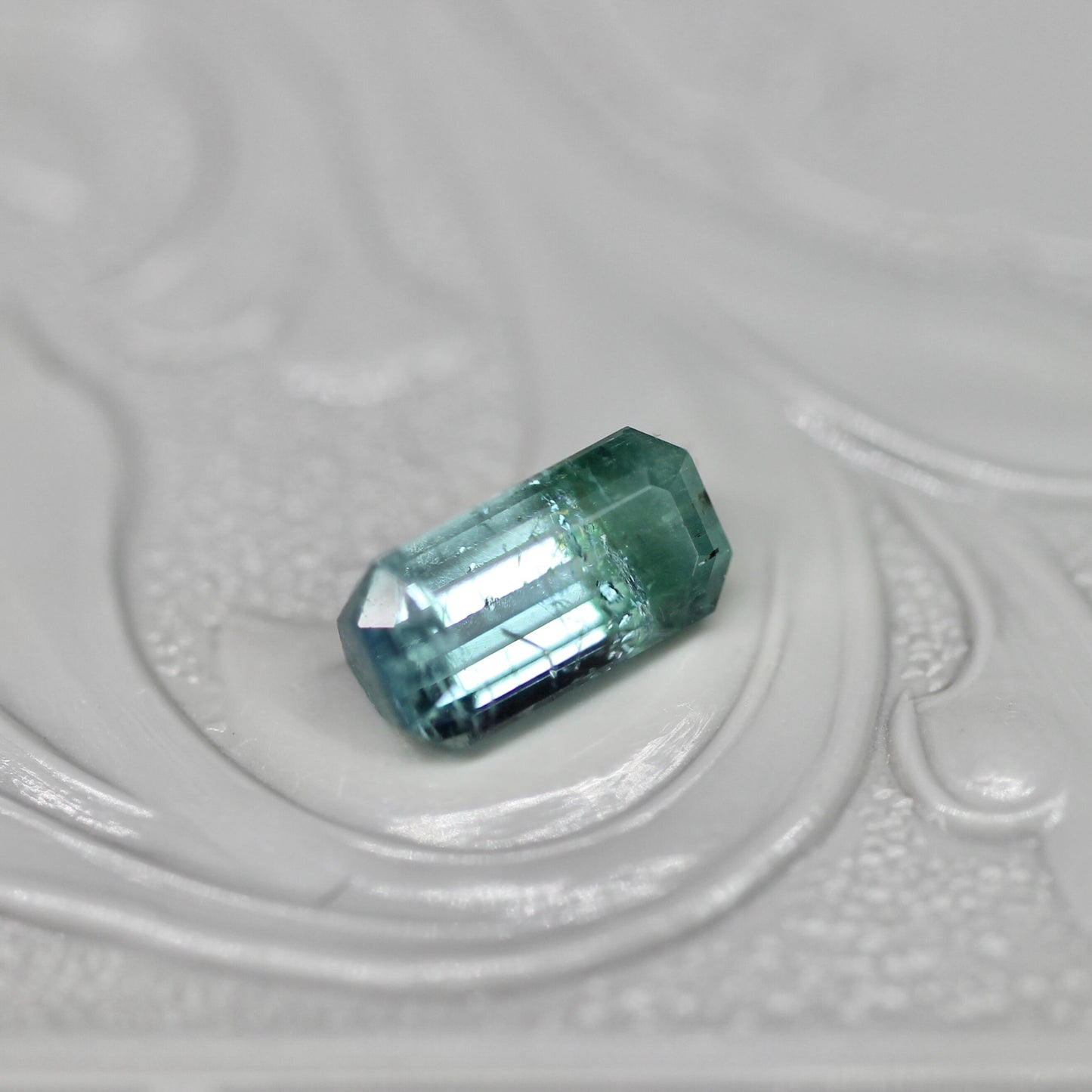 バイカラートルマリン 0.76ct エメラルドカット 7.1mm×3.7mm×3.3mm【MJ2652】