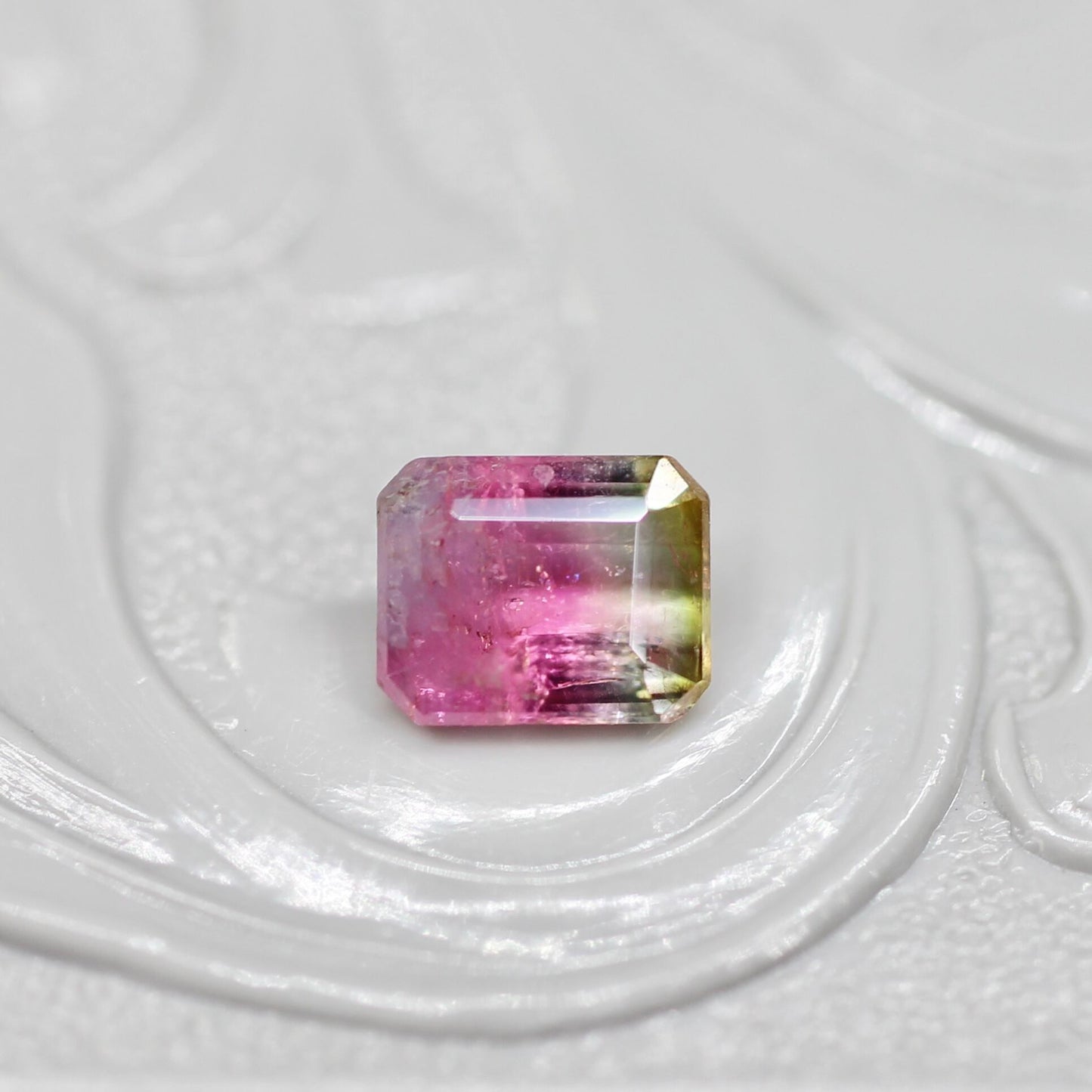 パーティーカラードトルマリン 0.50ct エメラルドカット 5.1mm×4.1mm×2.7mm【MJ2663】