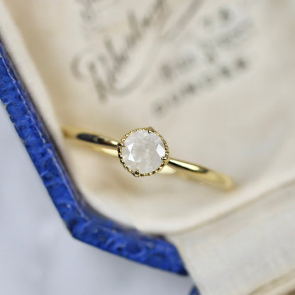 ホワイト系ダイヤモンド 0.22ct K18YG ラウンドブリリアントカット ミルフレーム×テーパーアーム【MJ2841】