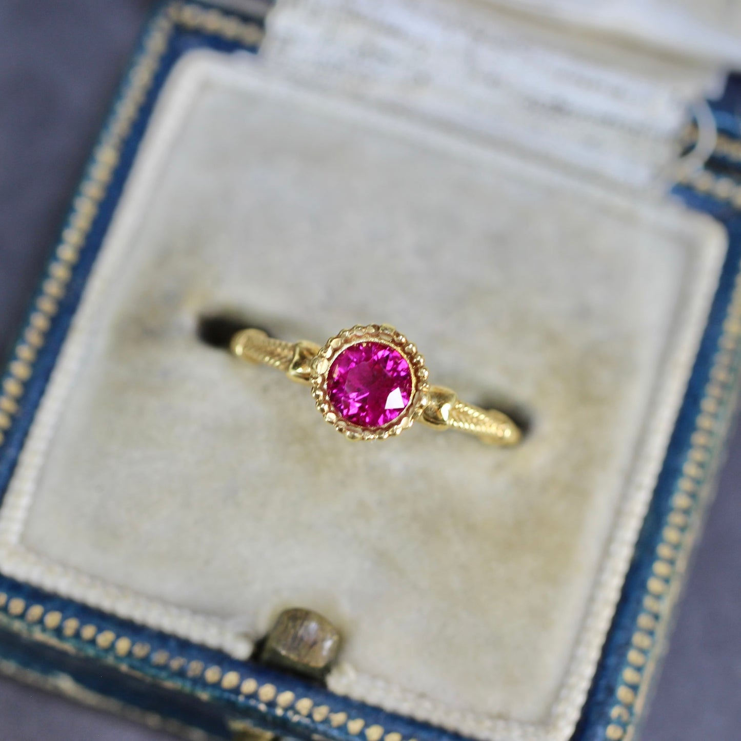 ルビー 0.41ct ラウンドカット  4.2mm×4.2mm×2.1mm【MJ2729】