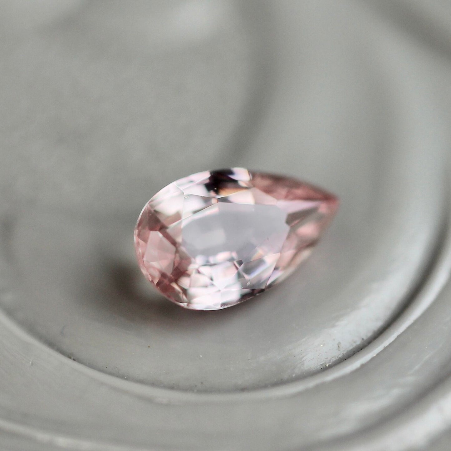 パパラチアサファイア 0.250ct 3mm×5mm ペアシェイプカット ソーティング付き【MJ2431】